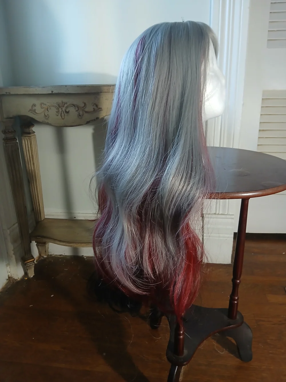 Long Wavy Silver, Red & Black Synthetic Wig — Elegant Tri-Color Style